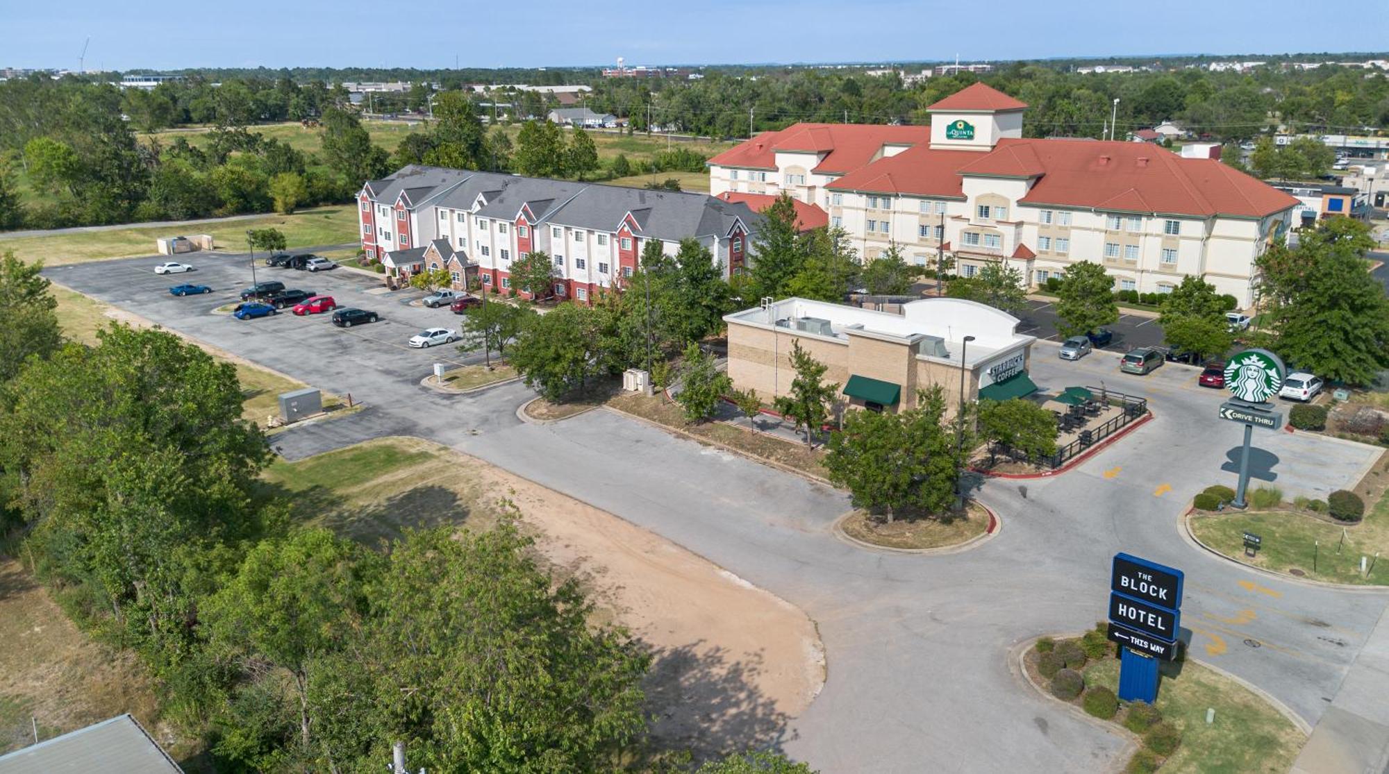 The Block Hotel Bentonville Bagian luar foto